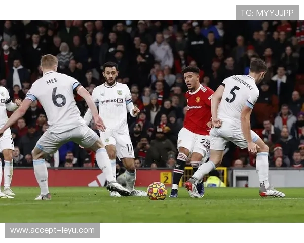 豪门对决再掀高潮本轮联赛上演巅峰较量引爆球迷热情焦点战役全城瞩目